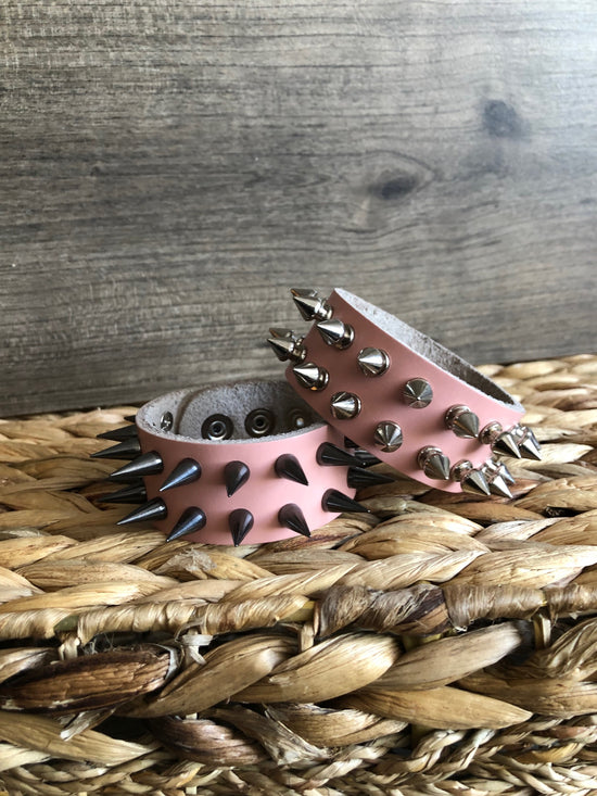 Load image into Gallery viewer, SUGAR AND SPICE &amp;quot; NEW &amp;quot; FANG CUFF ( friendship bracelets ❤️  )
